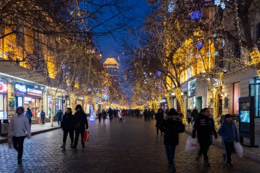 Harbin, Çin 'deki sokaktaki insanlar. Kuzeydoğu Çin 'de şehir nüfusunun ve metropoliten nüfusun yaşadığı en büyük ikinci şehirdir..