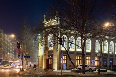 12 Ocak 2020 'de Harbin, Çin' de sokaktaki insanlar. Kuzeydoğu Çin 'de şehir nüfusunun ve metropoliten nüfusun yaşadığı en büyük ikinci şehirdir..