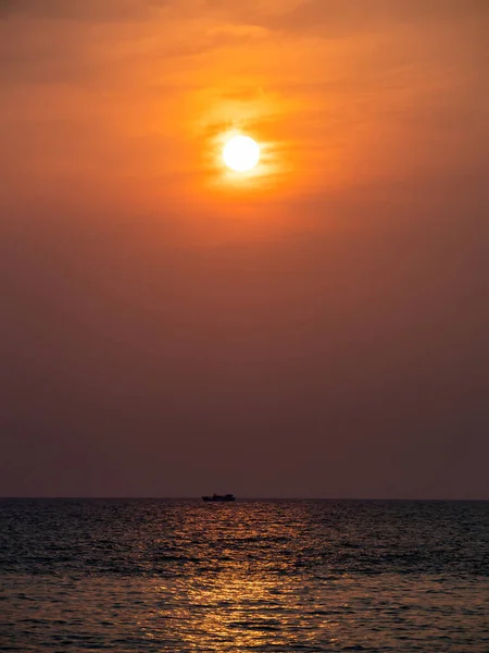 Schöner Sonnenuntergang Über Dem Meer — Stockfoto