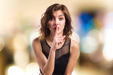 Güzel kız yapma sessizlik jest