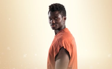 Studio poz yakışıklı zenci