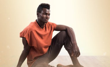 poz yakışıklı zenci