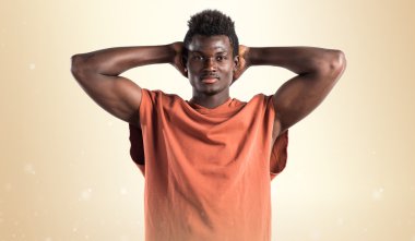 Studio poz yakışıklı zenci