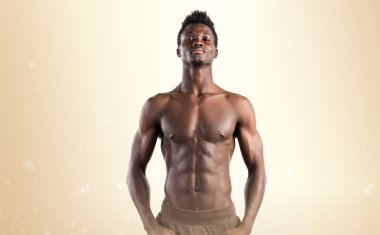 Atletik yakışıklı siyah adam