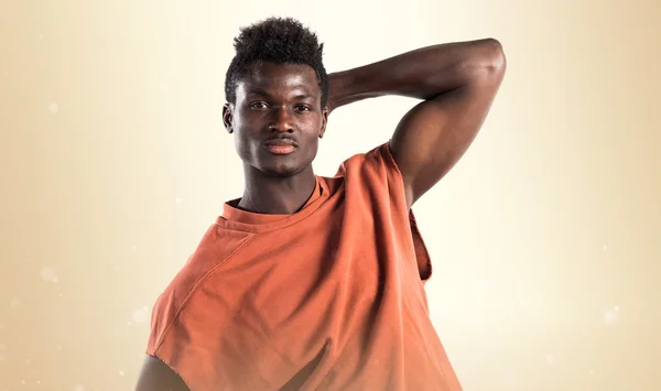 Bonito homem negro posando em estúdio — Fotografia de Stock