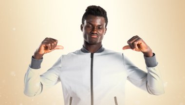 Adam kendisiyle gurur