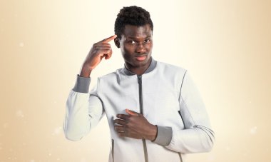 Siyah adam deli jest yapma