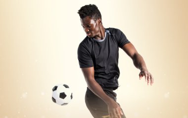 siyah adam futbol oynama