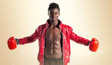 Boks eldivenleri ile siyah adam