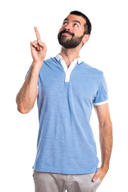 Adam yukarıyı mavi gömlek ile