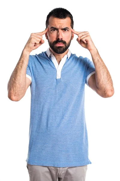 Człowiek z niebieską koszulę myślenia — Zdjęcie stockowe