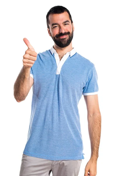 Homem com camisa azul com polegar para cima — Fotografia de Stock