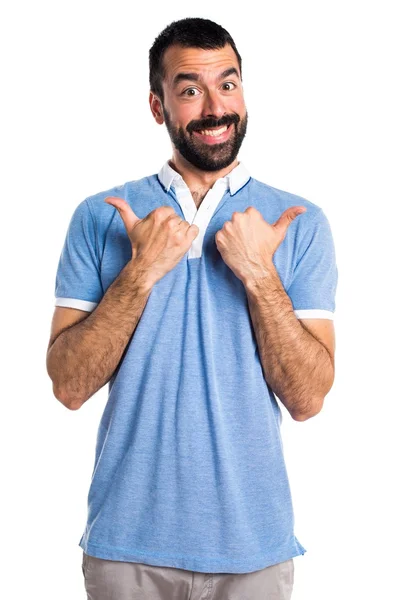 Homem com camisa azul com polegar para cima — Fotografia de Stock