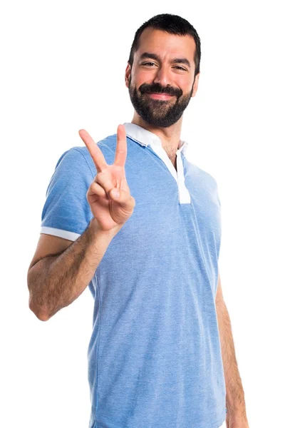 Ember csinál győzelem gesztus kék ing — Stock Fotó