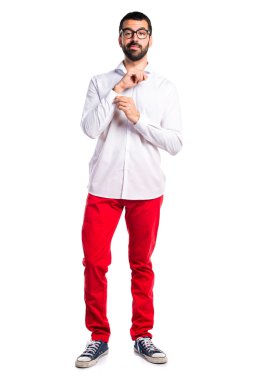 Gözlüklü yakışıklı adam