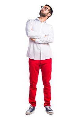 Gözlüklü düşünüyorum yakışıklı adam