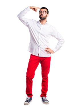 Şüpheleri gözlüklü yakışıklı adam