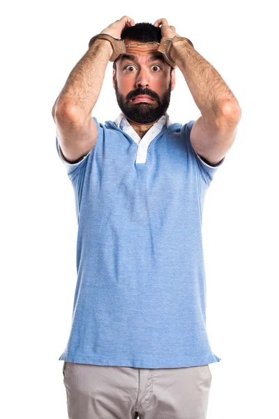 Muž s modrou košili s pouty — Stock fotografie