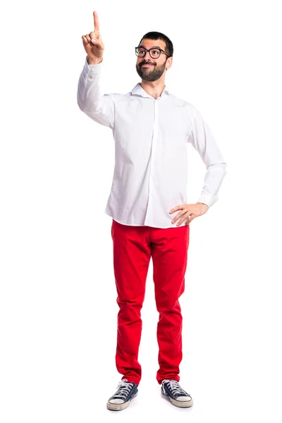 Homem bonito com óculos tocando na tela transparente — Fotografia de Stock