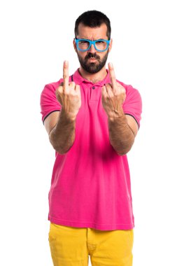 Adam renkli giysileri boynuz jest yapma ile