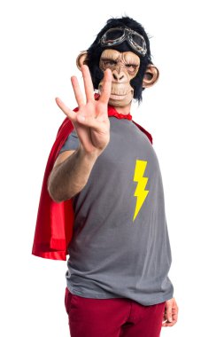 Süper kahraman maymun adam dört sayma