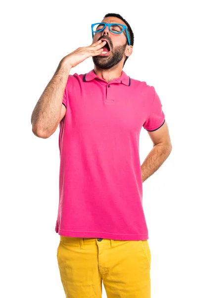 Man with colorful clothes yawning — Stock Photo, Image