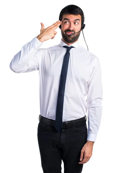 Mladý muž s headsetem sebevraždu gesto — Stock fotografie