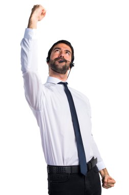 Bir kulaklık şanslı genç adamla