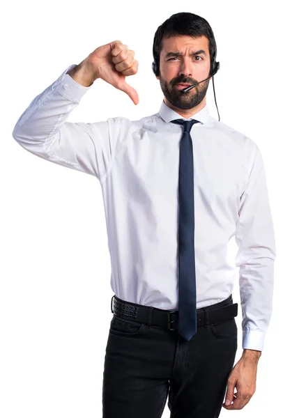 Jonge man met een headset doen slecht signaal — Stockfoto