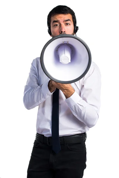Bonito telemarketer homem gritando por megafone — Fotografia de Stock