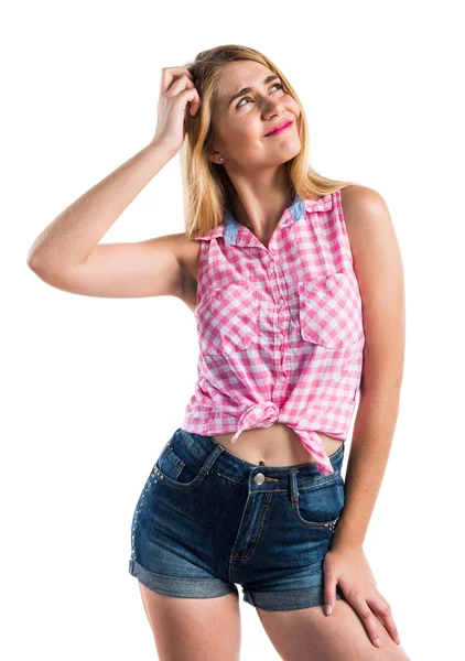 Şüpheleri sarışın kız