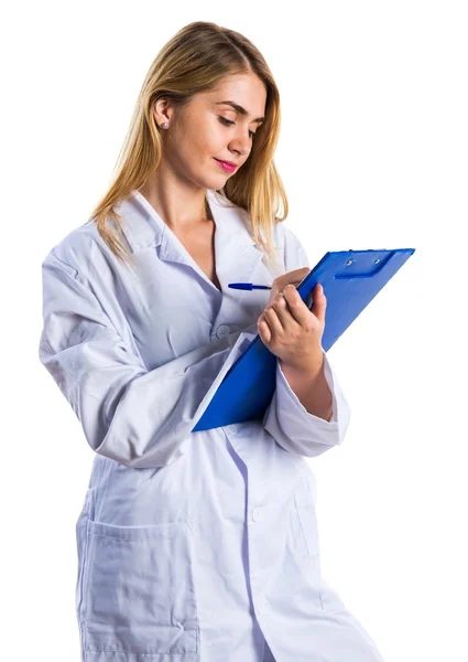 Doctora mujer sosteniendo notas — Foto de Stock