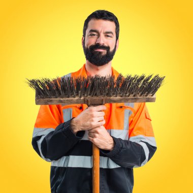 Sakallı esmer spanic adam