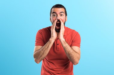 Sakallı esmer spanic adam