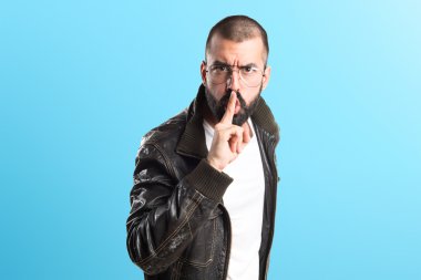 Pezevenk adam yapma sessizlik jest