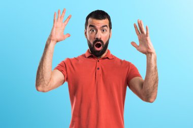 Sakallı esmer spanic adam