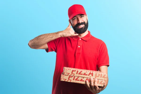 Pizzabote macht Handygeste — Stockfoto