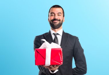 hediye tutan işadamı