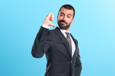 Adam kendisiyle gurur