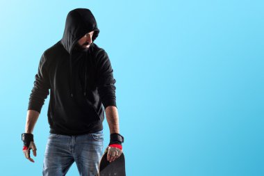 Sakallı esmer spanic adam