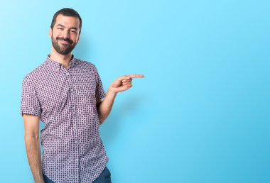 Yakışıklı adam lateral için işaret