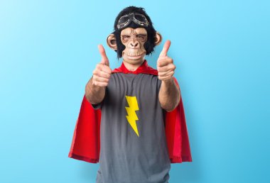 Süper kahraman maymun adam başparmak ile