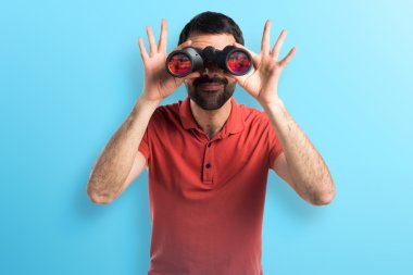 Dürbün ile yakışıklı adam