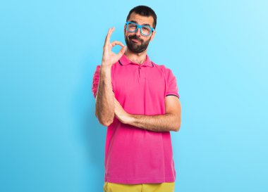 Adam renkli elbise yapma Ok işareti ile