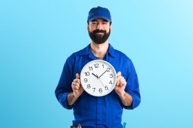 Sakallı esmer spanic adam