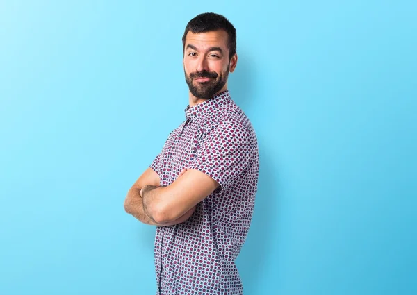 Beau homme avec les bras croisés — Photo