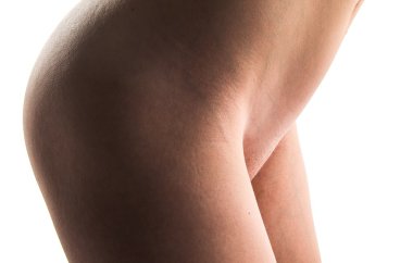 Esmer kız izole beyaz arka plan üzerinde