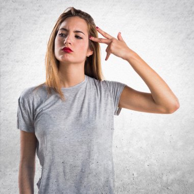 Genç kız intihar jest yapma