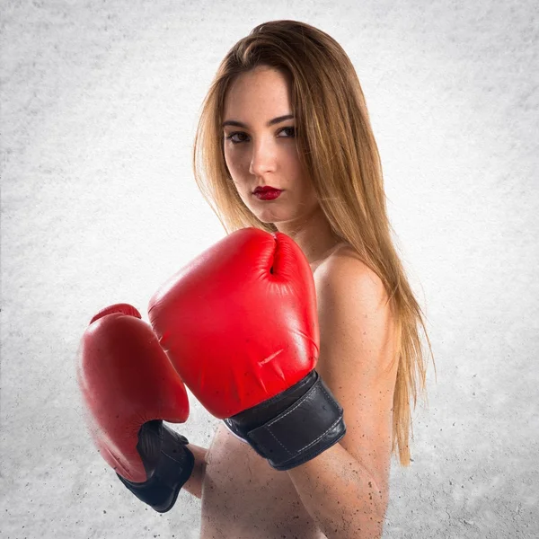 Teen flicka med boxhandskar — Stockfoto
