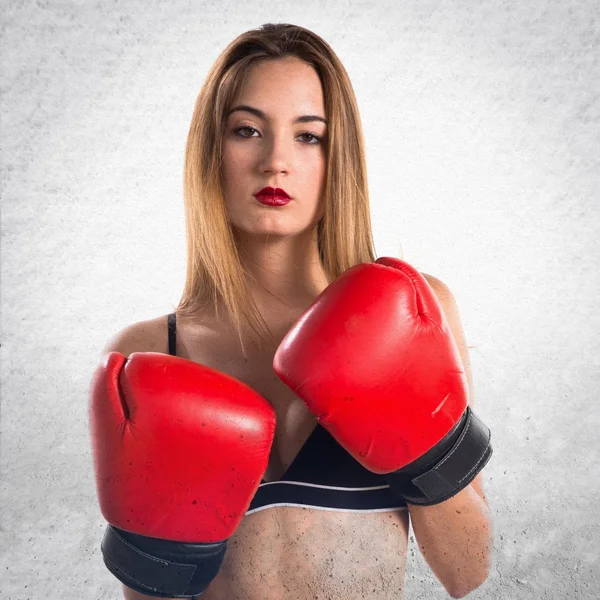 Chica adolescente con guantes de boxeo —  Fotos de Stock